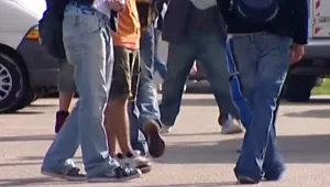 אלימות בבית ספר: 2 תלמידים בב״ש תקפו מורה שהעיר להם • תיעוד