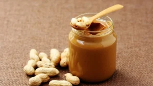 צעירה שסובלת מרגישות לבוטנים התמוטטה אחרי שאכלה גלידה