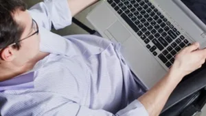 הישראלים שטסו לחו"ל עם מחשב נייד - וממשיכים את עבודתם בארץ