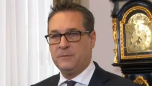 בעקבות תחקיר מביך: סגן קאנצלר אוסטריה התפטר מתפקידו