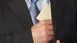 חשד: שני עובדי ציבור הציעו לחברת אנרגיה סיוע בתמורה לשוחד