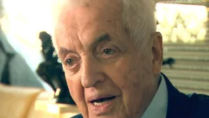 אלמנתו השלישית של פלאטו שרון נאבקת על ירושתו מול 2 ילדיו