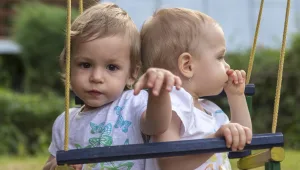 היריון בתוך היריון: תאומים נולדו בהפרש של שבועיים