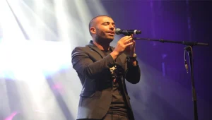 עומר אדם מתנצל ומפצה: "מי שרכש כרטיס, יקבל חדש ללא עלות"