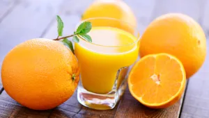 מחקר חדש קובע: מיצים טבעיים מסוכנים לא פחות ממשקאות מוגזים