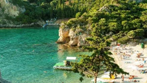 חופים מדהימים ושפים פרטיים: הטרנד החדש של עשירי ישראל