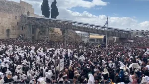 עשרות אלפי מתפללים הגיעו לברכת הכהנים בכותל המערבי