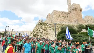תפילה המונית וחגיגות: אלפים הגיעו לארץ לצעדת התקומה המסורתית