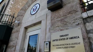 החברות שמבטיחות להגדיל הסיכוי לגרין קארד - וגובות אלפי שקלים