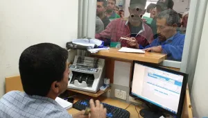 "מאה דולר לכל משפחה ענייה": דיווח - החלה חלוקת המענק הקטארי