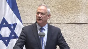 גנץ בכנסת: "שלטון החוק לא מעניין כלל את העומד בראשות הממשלה"