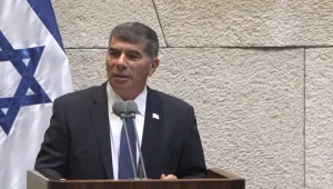 אשכנזי: "נהיה חומת מגן מול ניסיונות לרמוס את הדמוקרטיה"