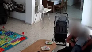 "אכזריות והשפלה": המטפלת מנס ציונה הורשעה בהתעללות בתינוק