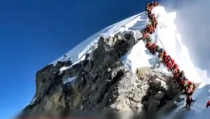 מטפסים אל מותם: בתוך פחות משבועיים - 11 הרוגים באוורסט