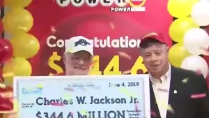 בזכות עוגיית המזל: פנסיונר זכה בלוטו ב-334 מיליון דולר