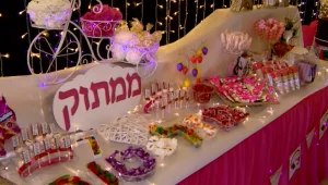 "אלה החיים": האימהות שיוצאות נגד ייצוגי ההורות המושלמת ברשת