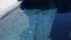 טרגדיה ברעננה: פעוט כבן שנתיים טבע למוות בבריכה בבית פרטי