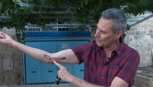 משחרר התעלה: האם אורי גלר אחראי לחילוץ הספינה מתעלת סואץ?