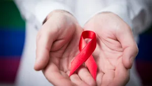 מחקר: כרבע מהצעירים לא יחבק נשא HIV - לשליש אין ידע בנושא