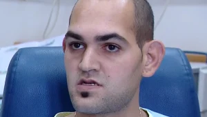 "חשתי כאילו יש לי משקולות על הראש": הצעיר שסובל ממחלת הענקות