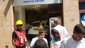 שברי זכוכית וקיר מרוסק: בן 80 התנגש בסניף בנק בב"ש • תיעוד