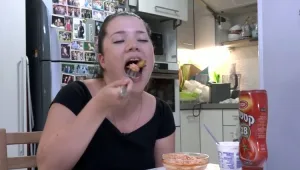 סטיית האוכל שלי: צ'יפס במטבל של קוטג' עם קטשופ