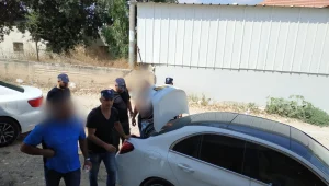 חשד לפגע וברח: נסע בפראות - והפיל אופנוען על הקרקע • תיעוד