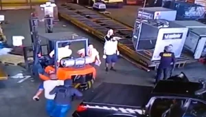 כמו בסרט: חמושים גנבו מאות מטילי זהב משדה תעופה מרכזי • צפו