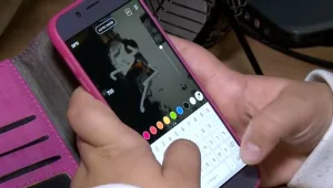 "טלפונים טיפשים": ההורים שהחליטו לקנות לילדיהם ניידים ישנים