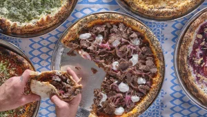 מהשיפוד לתנור לבנים: פיצת שווארמה כבר טעמתם?