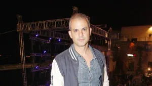 השחקן והמגיש קובי מחט נחקר במשטרה בחשד לביצוע עבירות מין