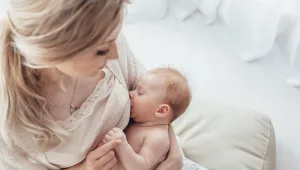 המחלה שהופכת נשים מניקות לסיעודיות: "לא מסוגלות להרים דבר"