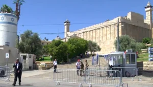 נתניהו מתכנן לבקר בחברון - איזו קבלת פנים מחכה לו שם?