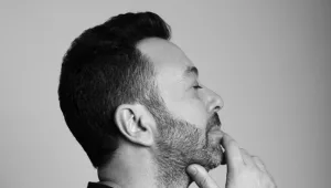 "את מנגנת לי על הפחדים": ליאור נרקיס כואב בסינגל חדש