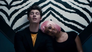 שון מנדס וכוכבת "13 סיבות" אבודים בטוקיו