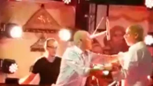 מכות על הבמה: מה גרם לישי לוי להתפרץ על מעריץ באמצע הופעה?