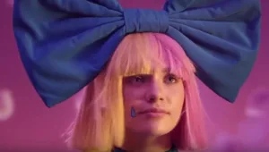 הרקדנית מאדי זיגלר חוזרת לשתף פעולה עם סיה בקליפ מהפנט