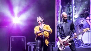 אלאניס מוריסט בהופעה: רגע, אולי היא בכלל לא כעסה כל הזמן הזה