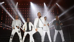 בקסטריט'ס בק: המופע של בקסטריט בויז היה קפיצה מהנה לניינטיז