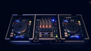 מוכנים לזה? הנה מי שמצטרף להופעה של הארדוול בישראל