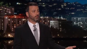 קימל חזר לשדר, ולא חסך ביקורת מטראמפ: "לא אמריקני"