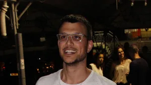 למה אסי עזר לא רואה "האח הגדול"?