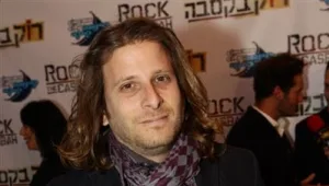 השחקן שלא נכנע לבורגנות - והעביר את המשפחה לגור במשאית