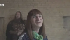 מה המאמנת זינה עושה במשחקי הכס?