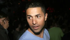 נדב אבקסיס הציע לשגריר הפלסטיני את פתח תקווה ועורר סערה