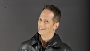 יש לו, יש לו, יש לו: גיל ססובר חוזר במופע חדש ומעניין