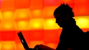 כיצד להחזיר מישהו לפיד של פייסבוק