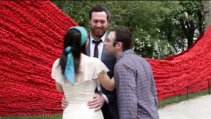 צפו: מה קורה כשמשקפי גוגל נופלים לידי נודניק