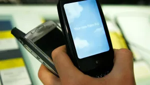 המלחמה הסלולרית: מה עושות החברות כדי שנמשיך לשלם יותר?