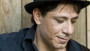 מרגש: בני משפחת בנאי מבצעים את "שירו של שפשף" לזכרו של מאיר